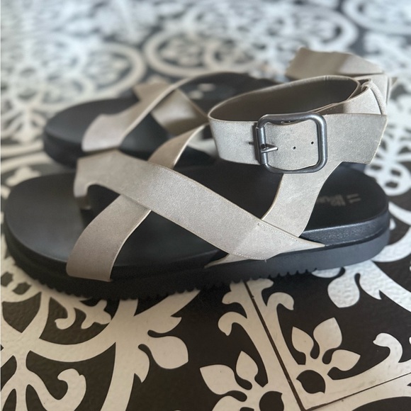 No Boundaries Cream Strappy Sandals - Picture 5 of 6
